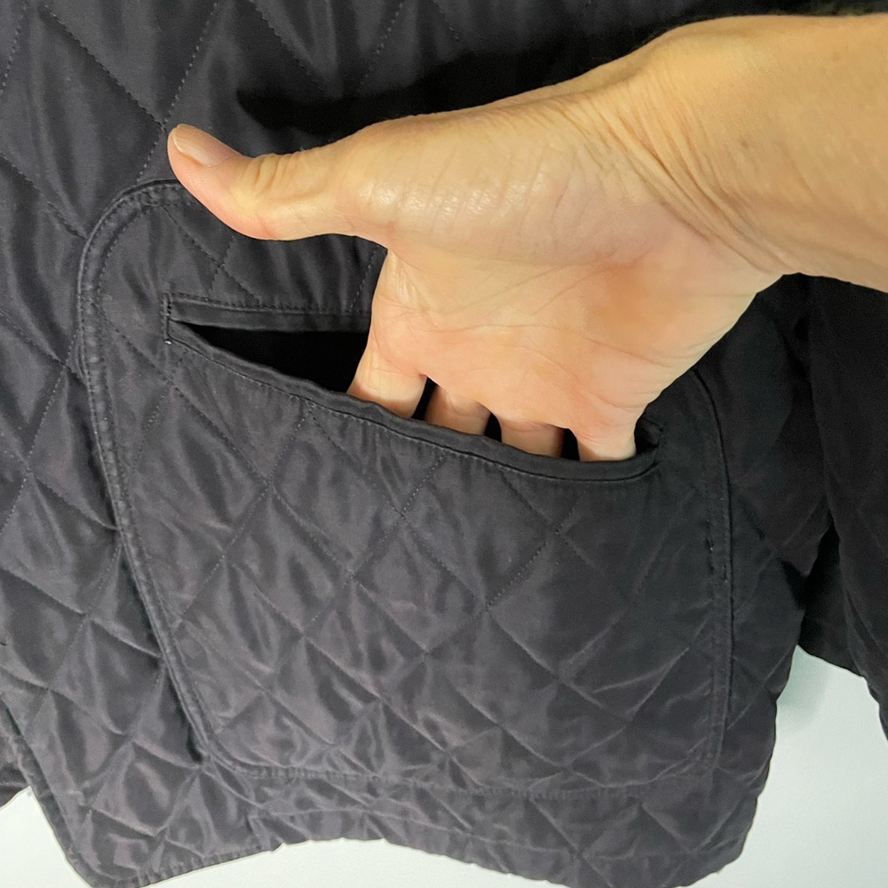 Burberry Black Quilted Jacket w/corduroy collar & Classic Nova Check lining. - Picture 6 of 14